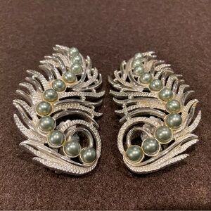 Vintage Sarah Coventry Feather Fantasy Earrings